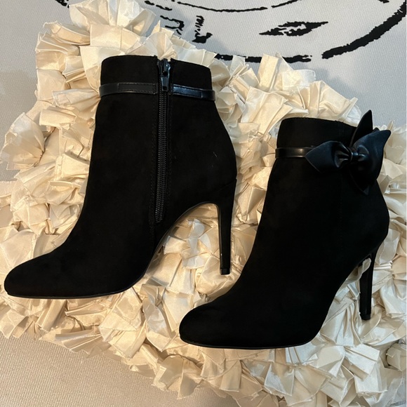 Kelly & Katie Kolkas Bootie In Black W/Bow Detail NWOB - Picture 6 of 8